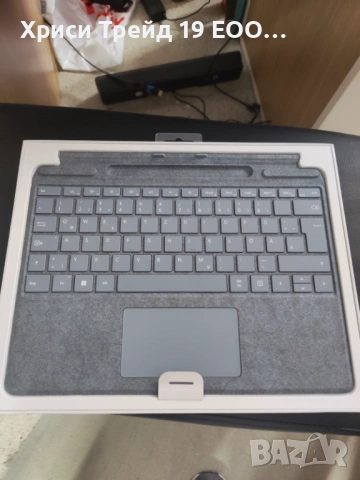 Microsoft Surface Pro Signature Keyboard с място за писалка (за Pro 8, 9, X), снимка 2 - Apple iPhone - 53969429