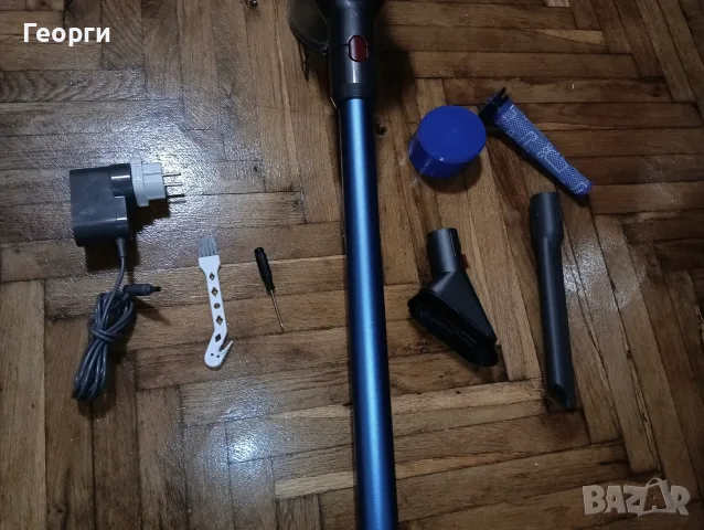 Продавам много добра Dyson V8 почистена прахосмукачка с отлична батерия и аксесоари, снимка 3 - Прахосмукачки - 55448048