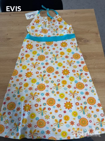 Бяла детска рокля с цветни шарки 