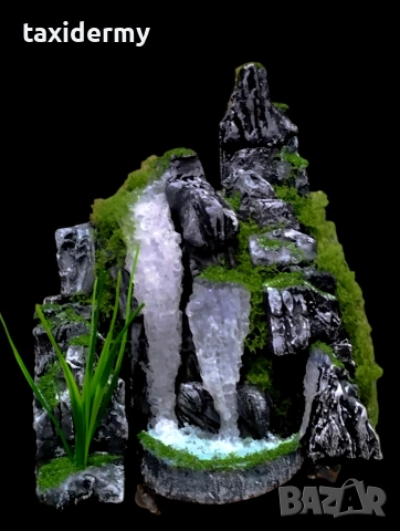 Декорация скали с водопад 