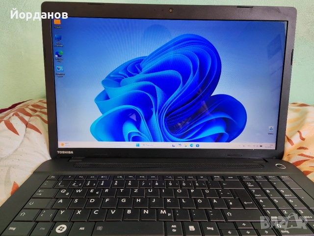 ТОП лаптоп Toshiba Satellite C70-A-13X, снимка 2 - Лаптопи за дома - 54571497