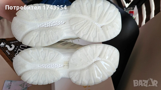Маратонки Guess, снимка 3 - Маратонки - 55059816
