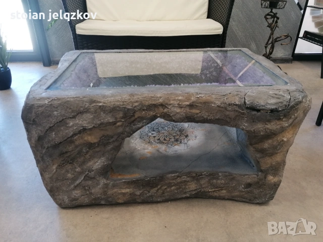 Дизайнерска холна маса