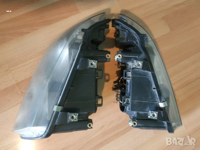 Продавам комплект оригинални фарове с лупи HELLA за Audi A3 8L Facelift, снимка 3 - Части - 53986157