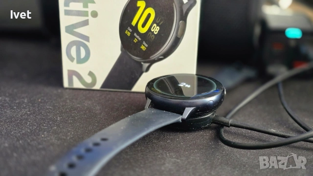 Перфектен Samsung Galaxy Watch Active 2 (44mm) – като нов, с кутия и аксесоари!, снимка 2 - Смарт гривни - 55070036
