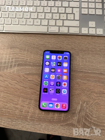 Продавам iPhone Xs 64GB - кутия , кабел , слушалки