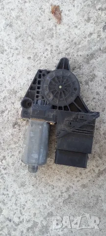 Задно ляво моторче ел. стъкло VW Passat B5 B5.5, снимка 2 - Части - 55427740