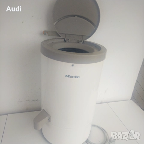 Компактна преносима сушилня за дрехи MIELE с вместимост 3 кг.  Идеална за студенти, вила, къмпинг