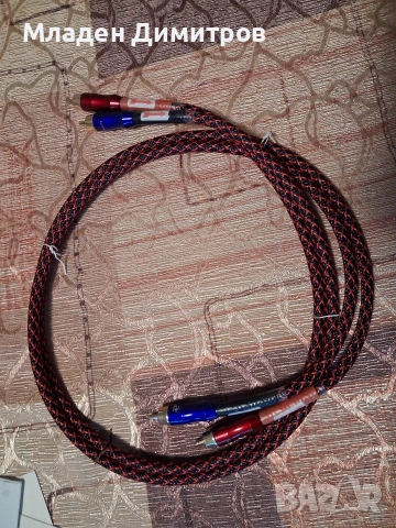 Кабел чинчове. Позлатени. Кабела е с посока.