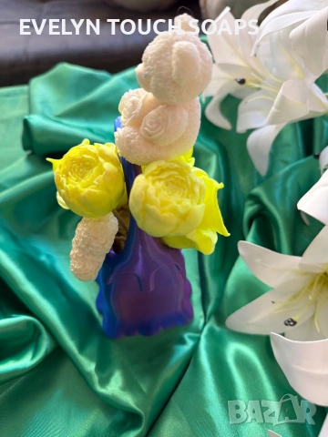Луксозен букет в малка чанта декорирана със сапунени цветя, снимка 7 - Подаръци за жени - 54231005