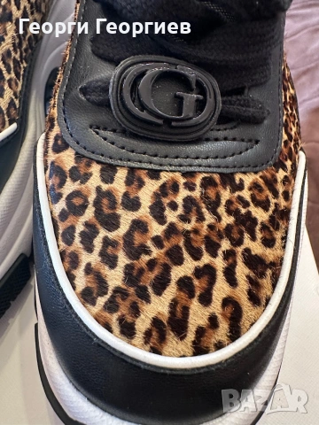 Страхотни маратонки Guess, снимка 6 - Маратонки - 55098834