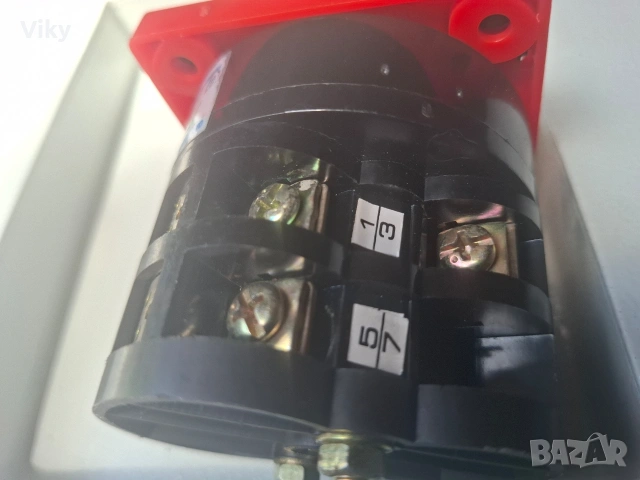 двупозиционен превключвателChint 380v 40a Hz5-40/7.5 , снимка 5 - Резервни части за машини - 54820312