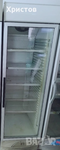 Продавам вертикална витрина