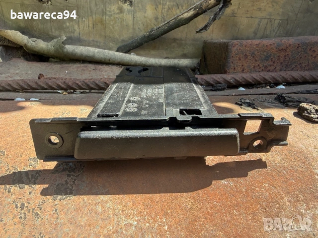 Десен къп холдер BMW E9x, снимка 2 - Аксесоари и консумативи - 54327686