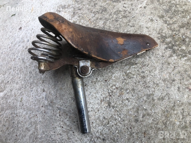 стара кожена вело седалка - ретро