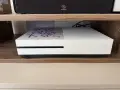 xbox one s с два джойстика , снимка 1