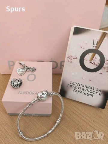 Оригинална гривна Pandora + 2 оригинални висулки + кутия и сертификат