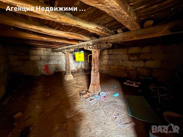 Две къщи в един двор в село Осенец , снимка 8 - Къщи - 55174850