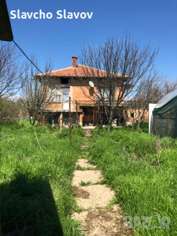 Продава се двуетажна къща в село Бозадии