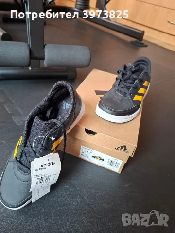 Детски маратонки Adidas, снимка 3 - Детски маратонки - 55393935