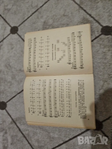 Нотно букваче българска детска книга за начално обучение по музика и нотопис., снимка 5 - Други музикални жанрове - 54494547
