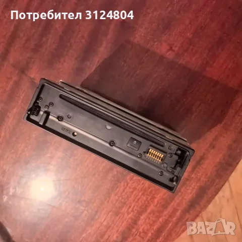 Задна част на радио за кола