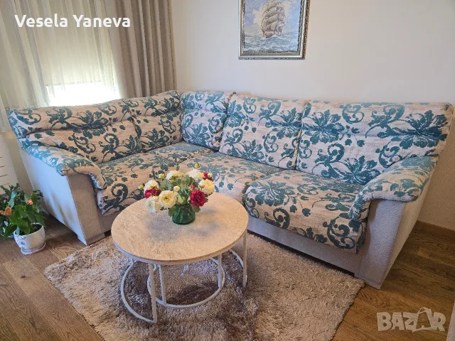 Красив,много запазен диван.Намира в жк Бриз,подходящ за лично вземане.