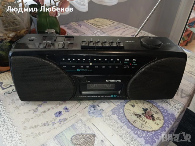 Малък компактен радиокасетофон Grundig , снимка 3 - Радиокасетофони, транзистори - 55068335
