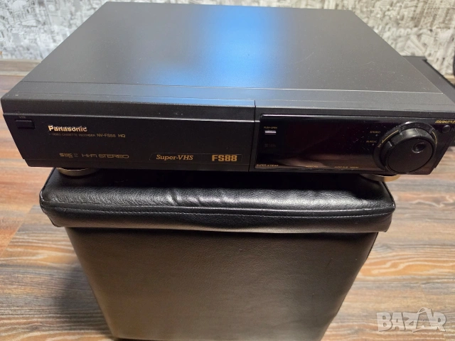 Продавам Panasonic NV-FS88 S-VHS Recorder