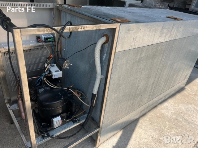 Професионална хладилна маса шкаф подбарова подбаров 3 врати професионално оборудване, снимка 3 - Обзавеждане на кухня - 54238708