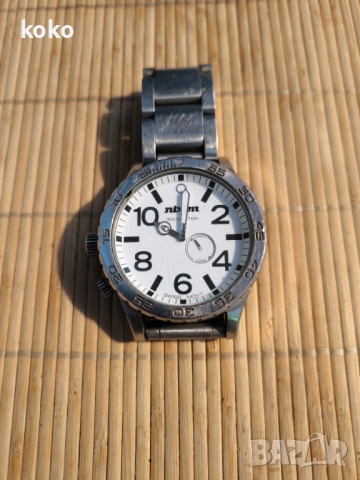 Часовник швейцарски Nixon 300м водоустойчив 
