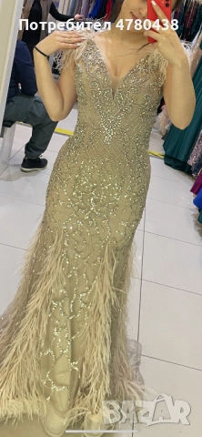 Бална рокля с пера