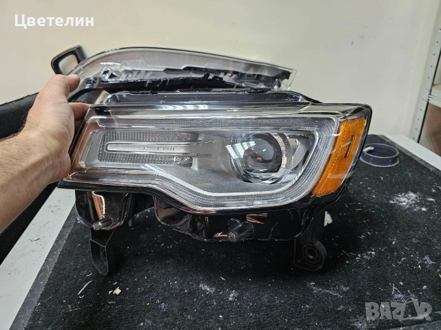 Ляв фар за Jeep Grand Cherokee Wk2, снимка 2 - Части - 55219130