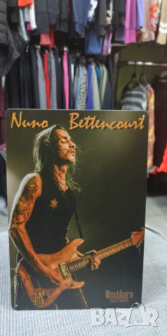Nuno Bettencourt -метална табела (плакет), снимка 2 - Китари - 54086055