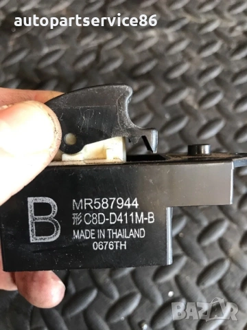 Бутон за стъкло на задна лява врата за Mitsubishi Colt (2004-2008) MR587944, снимка 2 - Части - 54838525