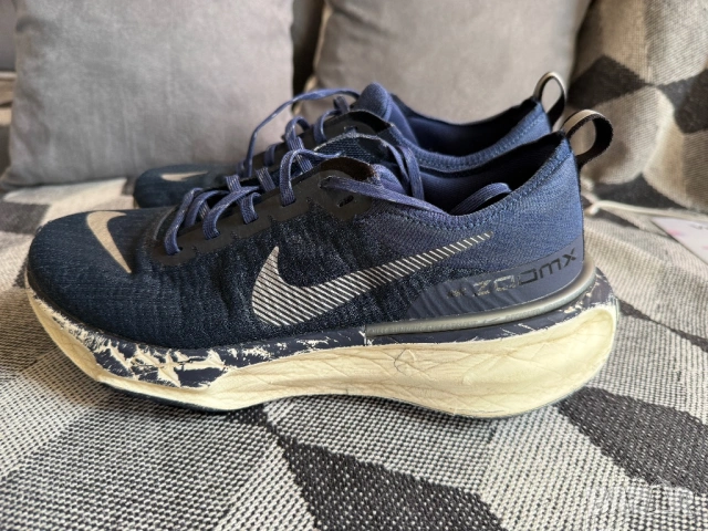 Nike ZoomX Invincible Run 3-42,5, снимка 3 - Маратонки - 54243209
