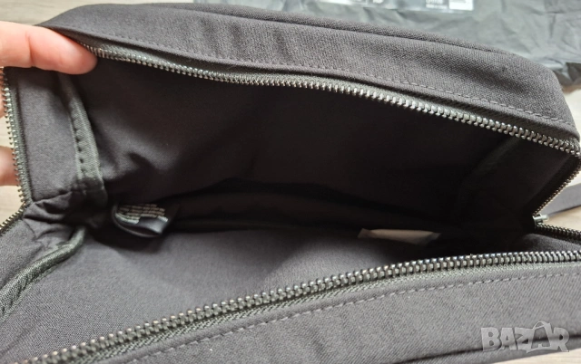 Valentino - нов оригинален несесер за тоалетни принадлежности, снимка 5 - Портфейли, портмонета - 53987164