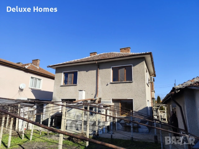 🏡 Масивна двуетажна къща с голям двор, гараж и потенциал за лятна къща, снимка 2 - Къщи - 54604695