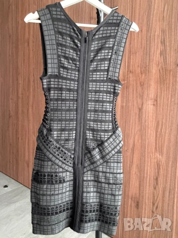 Оригинална луксозна бандажна рокля Herve Leger, размер S, снимка 4 - Рокли - 54622130