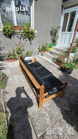 Продавам диван и фотьойл от дърво 