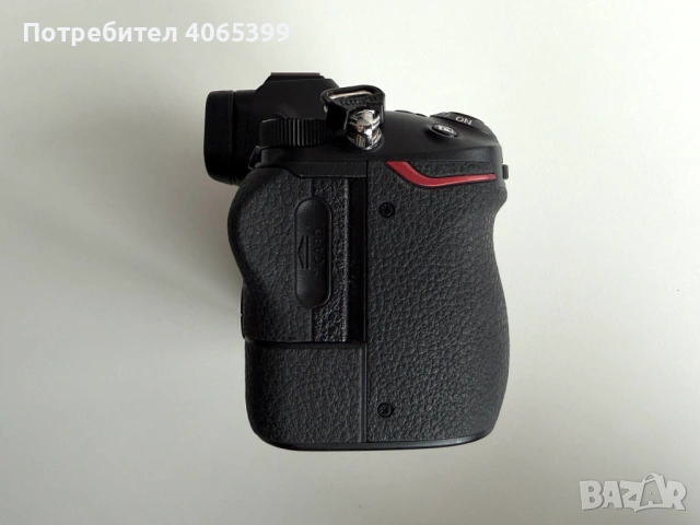 Продавам Nikon Z6 (на 17к кадъра) + батериен грип MB-N10 + XQD карта, снимка 2 - Фотоапарати - 54749926