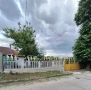 Продавам къща с двор в района на Шел, снимка 1