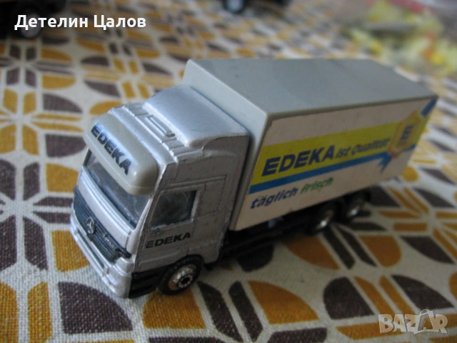 Четири броя камиони, снимка 2 - Други ценни предмети - 54660102