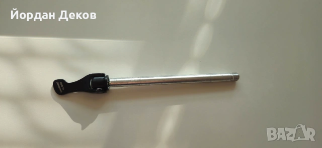 Продавам Ос задна Shimano 148 mm