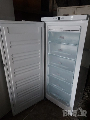 Вертикални фризери Liebherr и Miele, снимка 2 - Фризери - 54462883