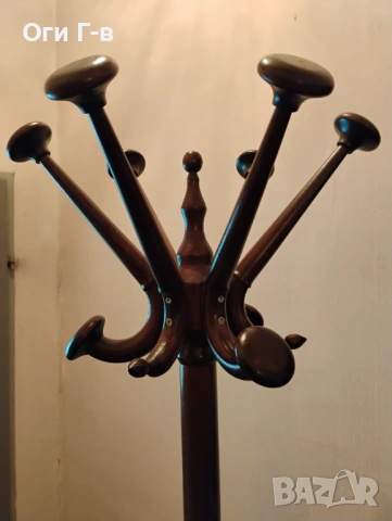 Дървена закачалка