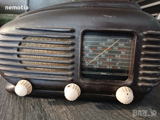 Радио Tesla бакелитена