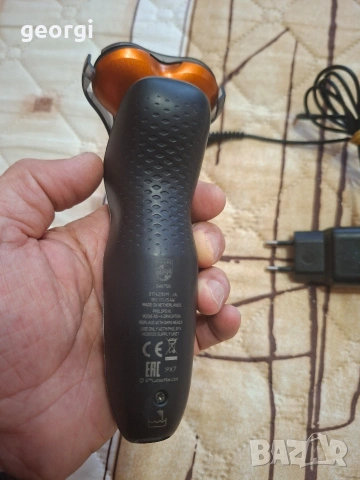 Електрическа самобръсначка philips sw6700, снимка 2 - Друга електроника - 54856982
