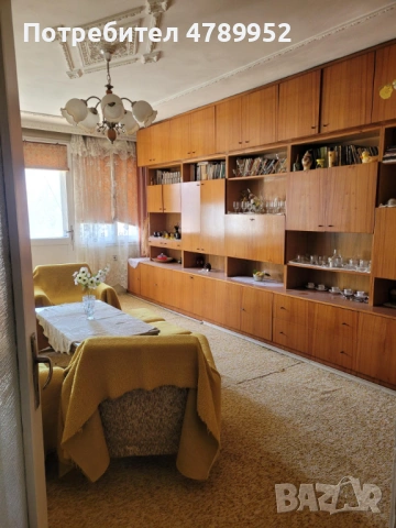 Продава се вторият етаж от къща в гр. Омуртаг на ул. „Панайот Хитов“ 6, с РЗП 250 кв.м. до центъра, снимка 5 - Етаж от къща - 54118481