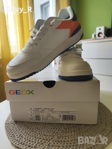 нови сникърси Geox Respira , снимка 3 - Детски сандали и чехли - 55206782